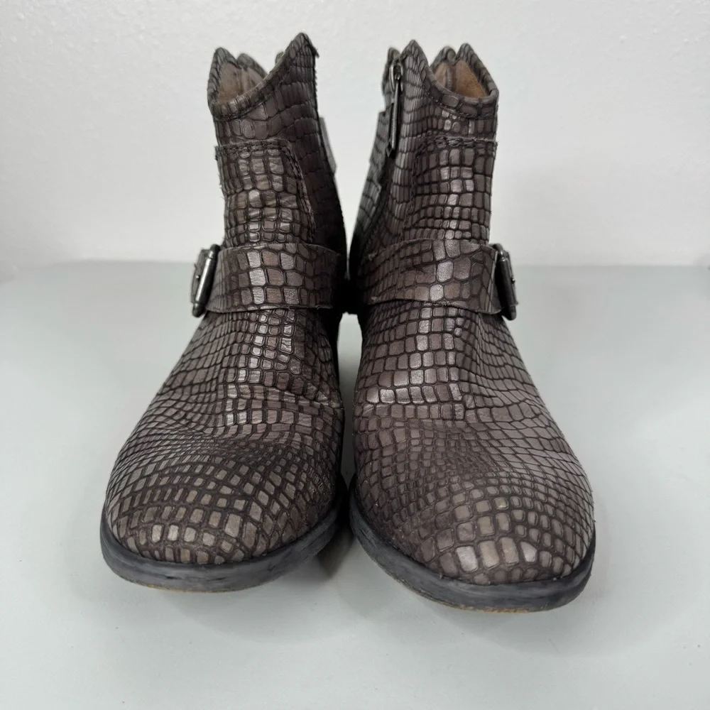 Donald Pliner Dalis Python Print Ankle Boots‎ Size 8